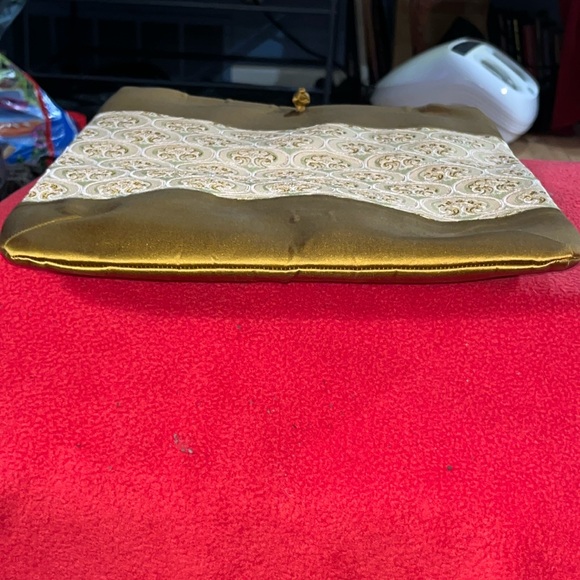 Elegant Gold and Cream Women's Bag - Picture 8 of 11